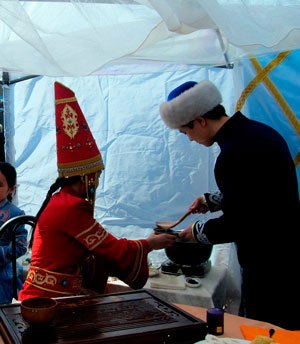 Проведение национальной чайной церемонии в Казахстане
